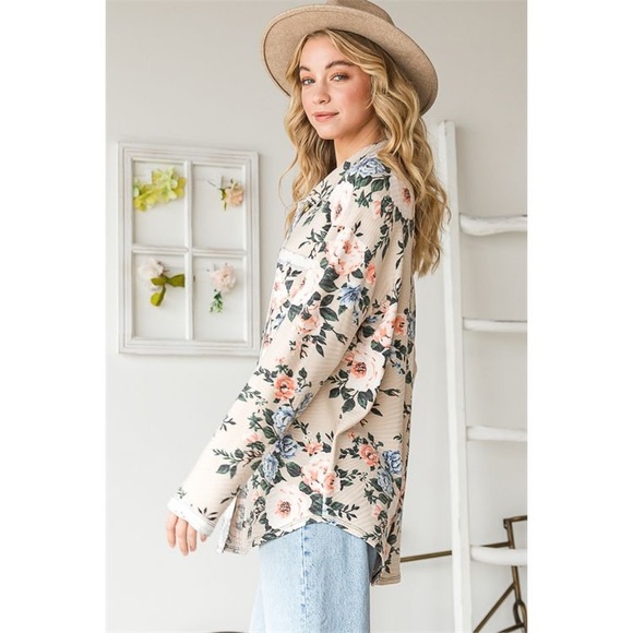 BEIGE ROSES PRINT BUTTON DOWN TOP - Picture 4 of 6